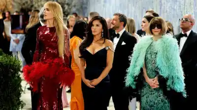 Brillos, plumas y protestas: la noche que sacudió la alfombra roja de la Met Gala 2026