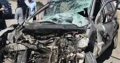 Chocó contra un camión estacionado y su vehículo terminó volcando en Guaymallén