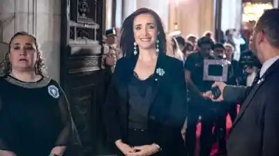 La chicana de Villarruel a Adorni que desató la polémica: “Que tengas una cascada de éxitos”