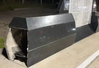 Rompieron el memorial del ARA San Juan: lo que hallaron dejó helada a la familia
