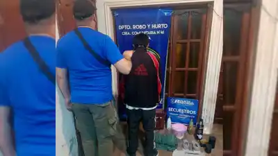 Vendía objetos robados diciendo que necesitaba dinero para medicamentos: lo que encontraron en los barrios