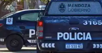 Un penitenciario chocó contra una moto policial y el impacto desató una reacción en cadena inesperada