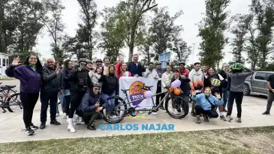 Se vendaron los ojos y subieron a una bicicleta: lo que vivieron los dejó sin palabras