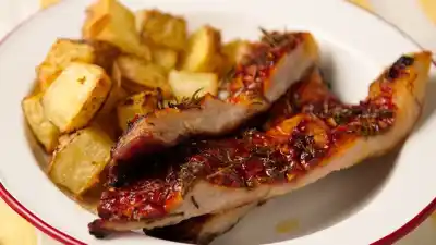 El secreto de la salsa agridulce que convirtió al matambrito de cerdo en un furor