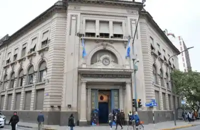 El intendente denunció una deuda millonaria y la Provincia salió a responder con dureza