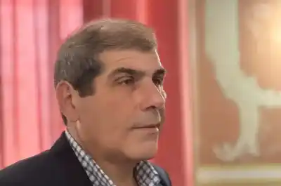 Denunciado por abuso, volvió a su banca y nadie pudo frenarlo
