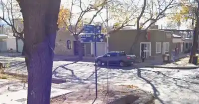Llegaba a su casa y dos sujetos armados lo esperaban para robarle el auto