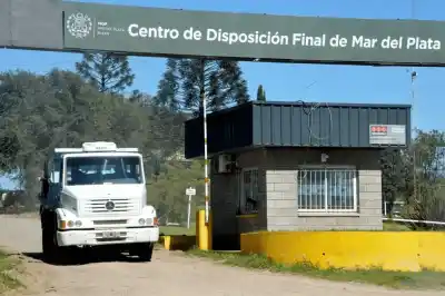 Tragedia en un predio de residuos: un reciclador murió aplastado por un camión mientras buscaba objetos de valor