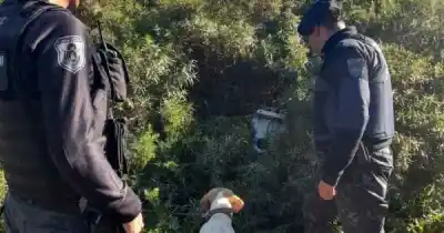 Cargaban tres inodoros y un bidet por la calle: el insólito botín que descubrió la policía