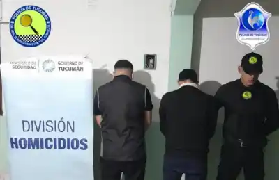 Circulaban en una camioneta adulterada con una moto desarmada: lo que escondían los dejó al descubierto