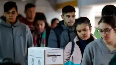 Jóvenes de 16 a 29 años: el sector que menos vota y enciende las alarmas de la CNE