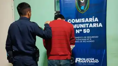 Intentó escapar por un ventiluz y terminó atrapado a mitad de cuerpo: el insólito final de un delincuente buscado