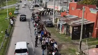 Colapsó un frigorífico en Moreno: más de 3000 personas se pelearon por 60 puestos