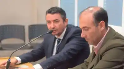 Amplió su denuncia contra los socios del financista fallecido y reveló chats clave