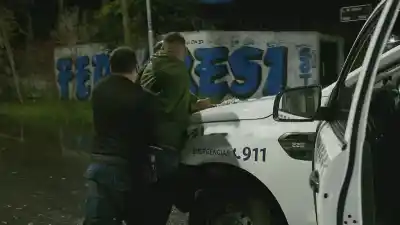 Amenazó con una barreta a un periodista de TN que cubría las inundaciones y lo que pasó después fue inesperado