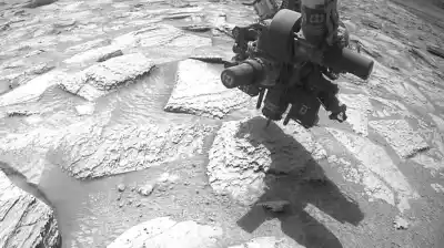 El rover Curiosity perforó una roca en Marte y lo que pasó después dejó helados a los científicos