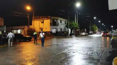 Dos autos chocaron en el barrio Monteros Viejo