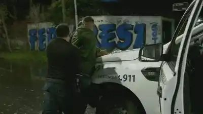 Amenazó a un periodista de TN con una barreta de hierro: la policía lo detuvo en plena transmisión