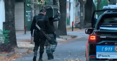 Enviaron un paquete explosivo al presidente de la DAIA en Rosario y lo detonaron en plena calle