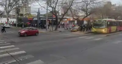 Detuvieron a una pareja en Godoy Cruz y lo que encontraron en el bolsillo de la joven sorprendió a todos