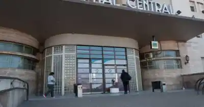 Se fugó del Hospital Central: la increíble maniobra que usó para escapar de la custodia policial