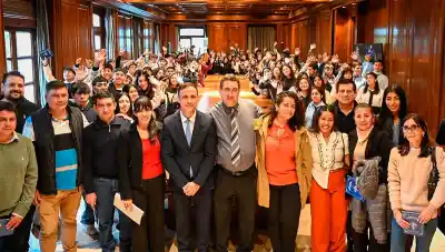 Recibieron a estudiantes del interior en Casa de Gobierno y lo que vivieron dejó un mensaje