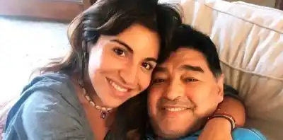 El dato que reveló un médico sobre el cuerpo de Maradona que obligó a Gianinna a salir de la sala