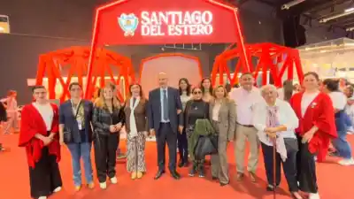 La intendente recorrió el stand de Santiago en la Feria del Libro y lo que dijo sobre las letras locales
