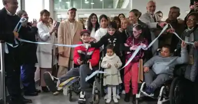 Inauguraron la nueva sala de oncohematología del Hospital Vilela y lo que pasó adentro sorprendió a todos