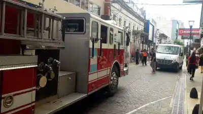 Se activó la alarma de incendios en un edificio céntrico y todos tuvieron que salir corriendo