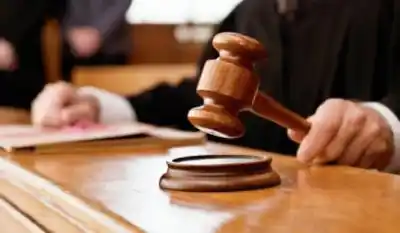 Despertó a los gritos: la sacaron de su casa con una mentira judicial y la dejaron en la calle
