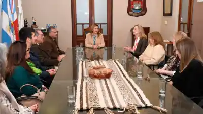 El reconocimiento que recibió la intendenta Fuentes y que emocionó a todos