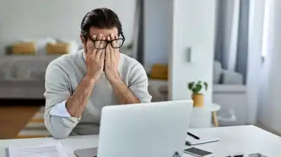 El nuevo fantasma laboral que aterra a miles: trabajar en ‘modo supervivencia’ sin poder escapar