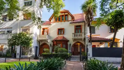 Una casa de 100 años con un detalle que la vuelve única en Belgrano R: el sello del arquitecto del Otto Wulff