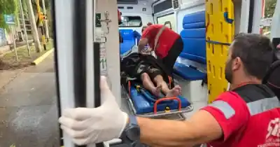 Intentó cruzar la ruta detrás de un colectivo y el impacto le costó la vida