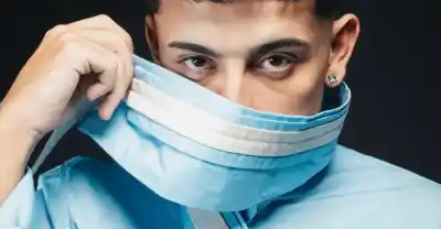 Trueno se subió a un descapotable y su look de trenzas desató la locura: mirá el detalle que nadie vio