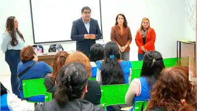 Capacitación docente en La Banda: el detalle que une robótica, IA y el futuro de los niños