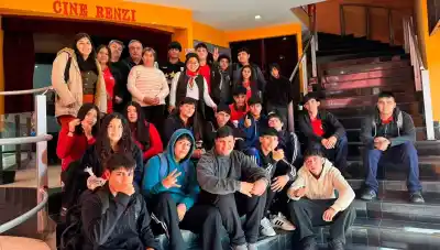 Estudiantes vivieron una experiencia única en el Cine Teatro Renzi: el proyecto que los aleja de las pantallas