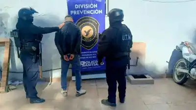 Intentó escapar de la policía en Las Termas y terminó detenido con un pedido de captura por violencia de género