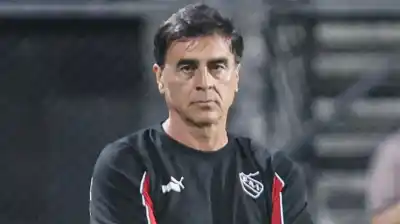 El motivo que enfureció a Quinteros tras la eliminación de Independiente: se fue de la conferencia