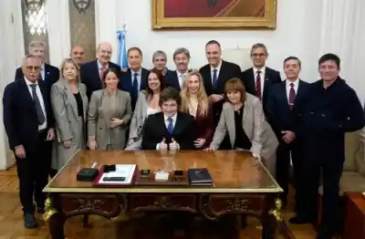 El respaldo de Milei a Adorni que dejó helados a sus propios ministros