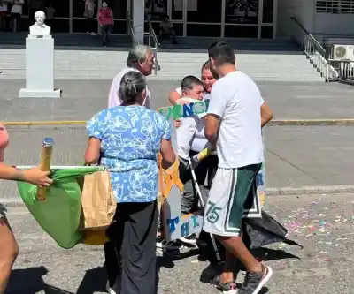 Un pequeño guerrero venció al cáncer y al salir del hospital lo esperaba una sorpresa única