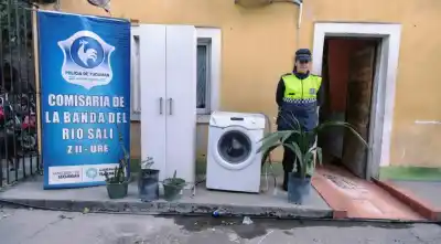 Entraron a su casa, la destrozaron y hasta arrojaron su título a la calle: el insólito allanamiento que terminó con varios elementos secuestrados