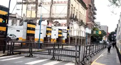 Repararon las filtraciones en calle Mendoza: ¿cuándo se reabrirá el tránsito?