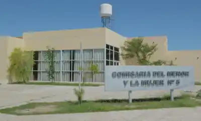 Oficial de policía detenido por golpear a su novia: los chats que desataron la furia