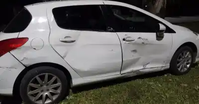 Chocó contra una moto en Funes, escapó y fue detenido cuando la Policía halló su auto estacionado