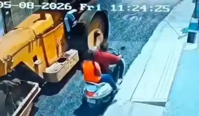 Un descuido en moto terminó en tragedia: abuelo muere y su nieta de 9 años lucha por su vida
