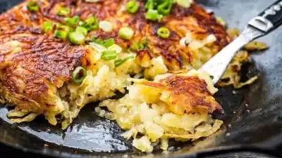 Olvidate de la tortilla de papas: el plato suizo que solo lleva 4 ingredientes y se hace sin huevo