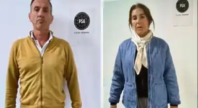 La insólita excusa que el pasajero detenido por sexo en un avión le dio a su esposa desde el aeropuerto