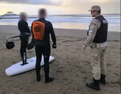 Ingresaron al mar en plena tormenta: el insólito rescate que terminó en denuncia